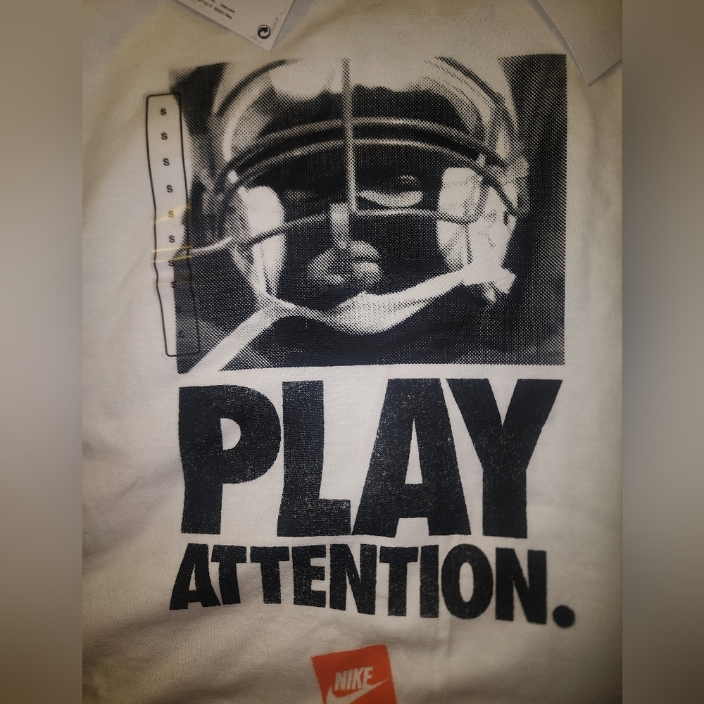 Nike Kids White and Black Graphic Tee Size Small - Picture 2 of 3
